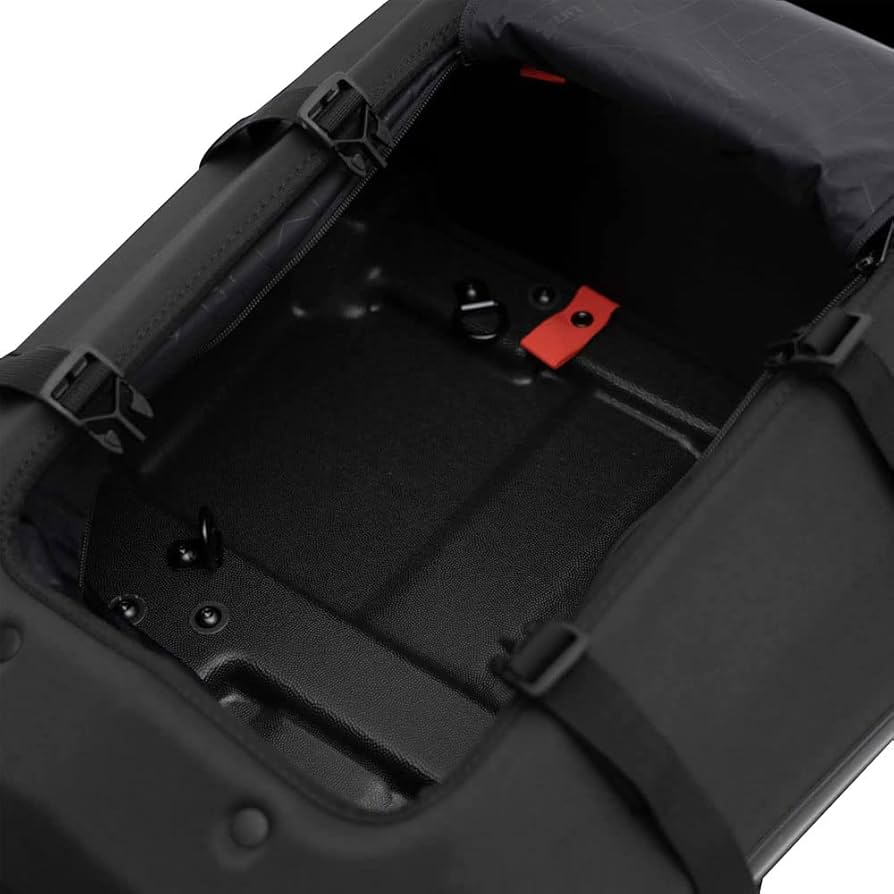 スキードゥー　SkiDoo 40リットル バッグ シャベル用コンパートメント付き Amazon.com: Ski-Doo New OEM 40 L LinQ Adventure Tunnel Bag